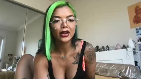 Akira Zay online show from December 3, 2025, 5:15 am