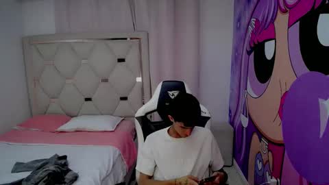 Akyra latin online show from February 4, 2026, 6:58 pm