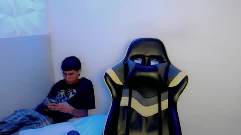 Akyra latin online show from February 17, 2026, 3:19 pm