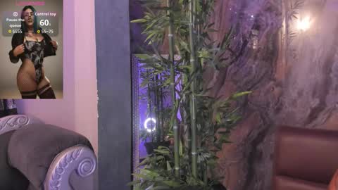 ALAHIA online show from November 7, 2025, 5:57 pm