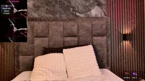 alahyapalmer_ online show from September 14, 2025, 9:30 am