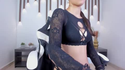 Snapshot of alaia_bridge chatting on October 29, 2025, 12:29 pm A L A I A online show from October 29, 2025, 12:29 pm