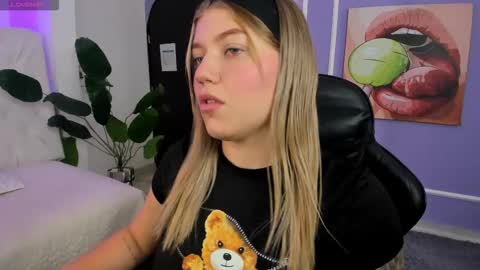 Alaia online show from November 15, 2025, 2:35 pm