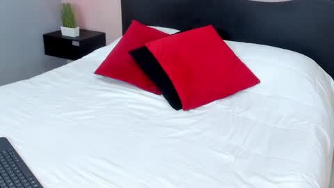     online show from February 8, 2025, 1:32 am