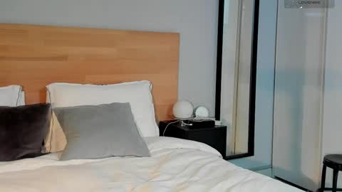     online show from December 22, 2025, 8:28 pm