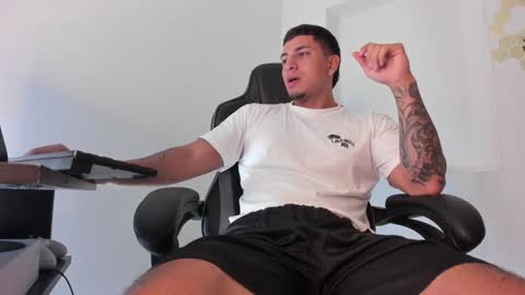 Snapshot of alan_muscle chatting on January 18, 2025, 4:53 pm Alan online show from January 18, 2025, 4:53 pm