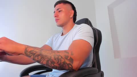 Snapshot of alan_muscle chatting on February 6, 2025, 6:13 pm Alan online show from February 6, 2025, 6:13 pm