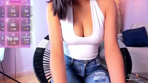 Snapshot of alana__rossetti chatting on September 16, 2025, 12:39 pm Alana online show from September 16, 2025, 12:39 pm