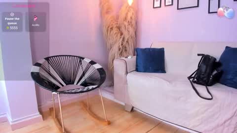 Snapshot of alana__rossetti chatting on December 17, 2025, 12:44 pm Alana online show from December 17, 2025, 12:44 pm