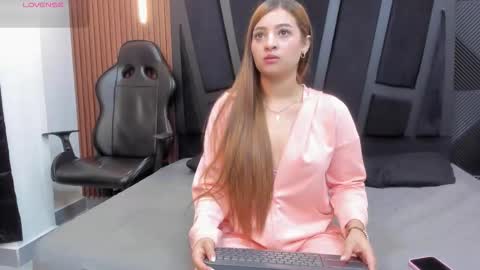 ALANA COX online show from October 5, 2025, 1:20 pm