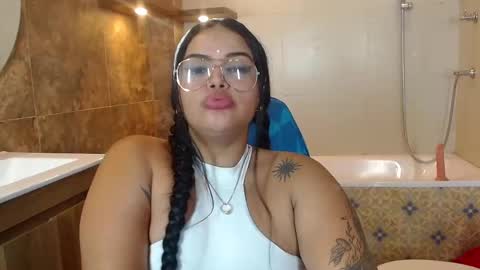Snapshot of alana_roggers_ chatting on September 30, 2025, 8:36 pm Alana Rogers online show from September 30, 2025, 8:36 pm