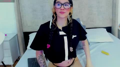 Alana Vera  online show from June 4, 2026, 7:20 pm