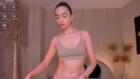 Alana online show from October 3, 2025, 12:24 pm