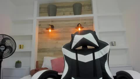 Snapshot of alanapark07 chatting on September 18, 2025, 12:07 pm A L A N A online show from September 18, 2025, 12:07 pm