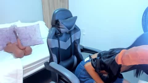 Snapshot of alanapark07 chatting on October 9, 2025, 7:45 pm A L A N A online show from October 9, 2025, 7:45 pm