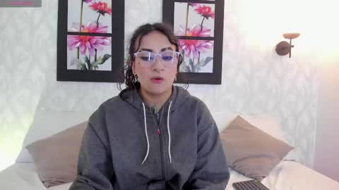  Alana Whitte  online show from December 22, 2025, 11:51 am