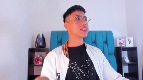 Snapshot of alannaughty_ chatting on January 19, 2025, 1:00 am alannaughty_ online show from January 19, 2025, 1:00 am