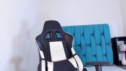 Snapshot of alannaughty_ chatting on January 25, 2025, 11:32 pm alannaughty_ online show from January 25, 2025, 11:32 pm