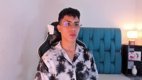 Snapshot of alannaughty_ chatting on February 13, 2025, 4:32 am alannaughty_ online show from February 13, 2025, 4:32 am