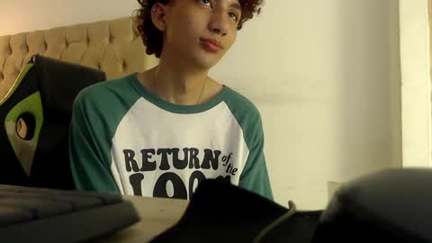 alantrickz365 online show from October 6, 2025, 5:49 am