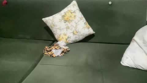 alarasissy online show from September 8, 2025, 11:04 pm