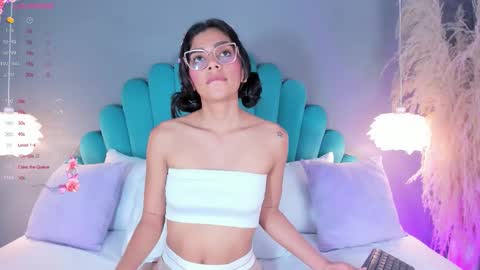 Alassia Hocthner online show from October 7, 2025, 12:02 pm