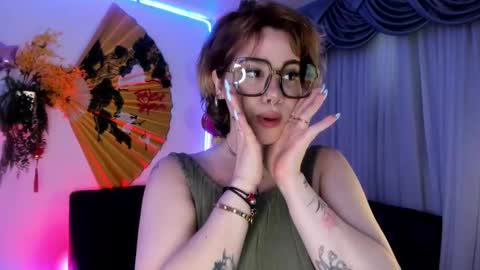 albaandthayron online show from March 6, 2025, 12:09 pm