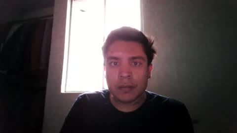 albertoarenas16 online show from April 7, 2026, 11:04 pm
