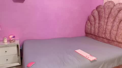 aldana_stone online show from December 17, 2025, 3:40 pm