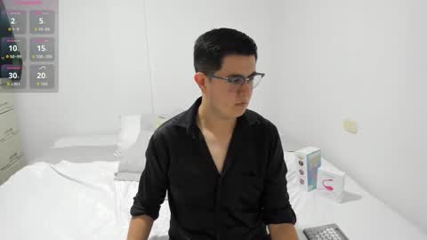 Snapshot of ale223735 chatting on November 7, 2025, 7:36 pm Alejandro Thamer online show from November 7, 2025, 7:36 pm