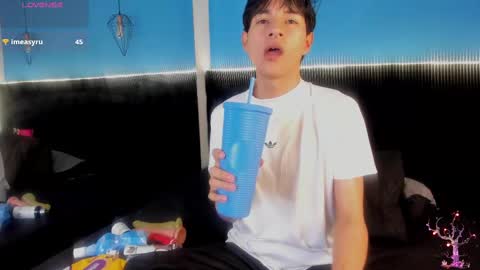 Snapshot of ale_aurarashi chatting on September 9, 2025, 10:15 am ale_aurarashi online show from September 9, 2025, 10:15 am