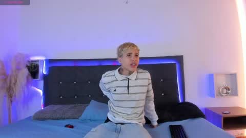 ale_cruzz online show from June 9, 2026, 7:36 pm