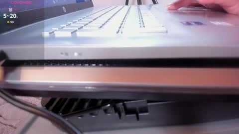 Alecxis online show from May 1, 2026, 6:56 pm