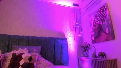 Aleera online show from March 26, 2026, 7:52 pm