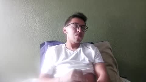 aleexrune online show from April 15, 2026, 10:54 pm