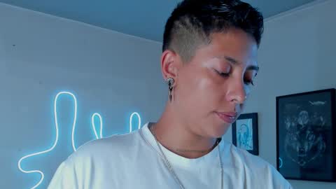 Alejandra online show from November 18, 2025, 11:59 pm