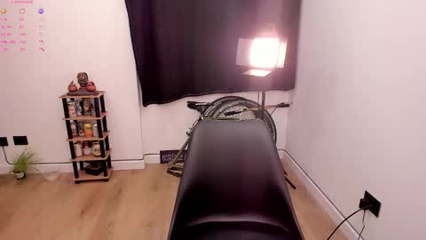 aleja1234lo online show from February 13, 2026, 4:41 am