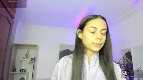 Alejandra online show from March 12, 2025, 11:20 am