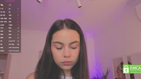 Alejandra online show from September 17, 2025, 11:23 am