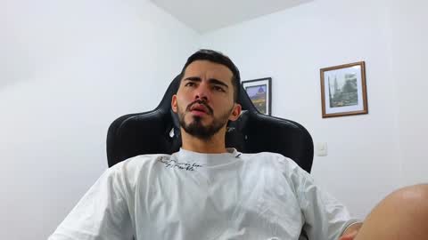 alejandroo_7 online show from December 25, 2024, 11:53 pm