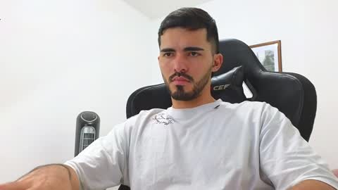 alejandroo_7 online show from January 8, 2025, 2:57 am