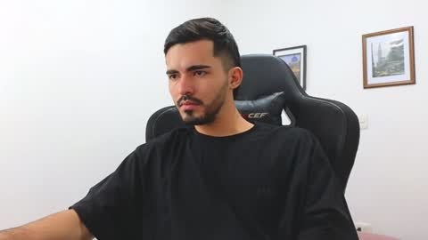 alejandroo_7 online show from January 9, 2025, 9:26 pm