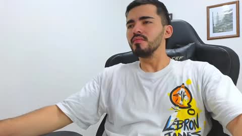 alejandroo_7 online show from January 15, 2025, 6:51 pm