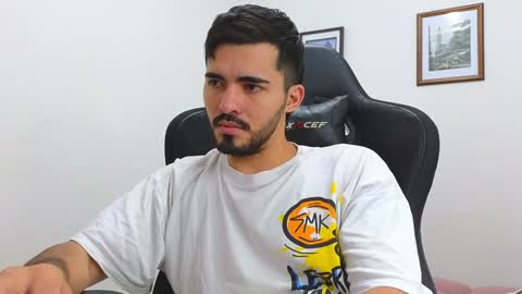 alejandroo_7 online show from January 15, 2025, 9:51 pm