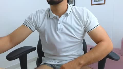 alejandroo_7 online show from January 24, 2025, 9:58 pm