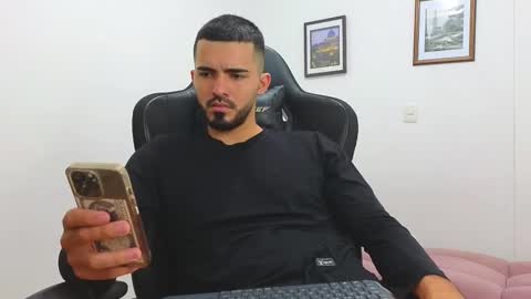 alejandroo_7 online show from February 27, 2025, 10:31 pm