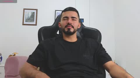 alejandroo_7 online show from September 23, 2025, 4:21 pm