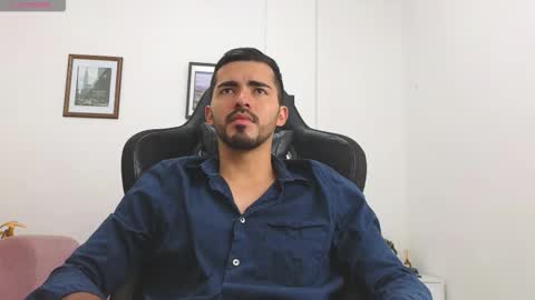 alejandroo_7 online show from October 4, 2025, 3:10 pm