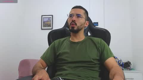 alejandroo_7 online show from December 20, 2025, 5:20 pm