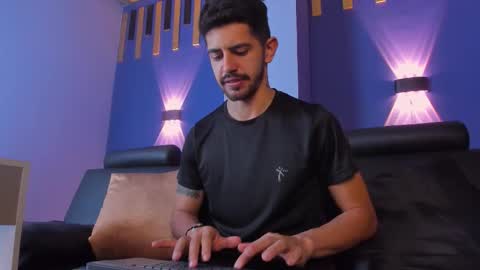 Alejo  online show from October 14, 2025, 8:53 pm